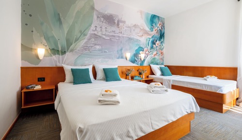 Standard Triple Room, Balcony, Partial Sea View