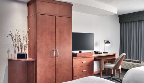 Room, 2 Queen Beds (Mobility Accessible, Tub)