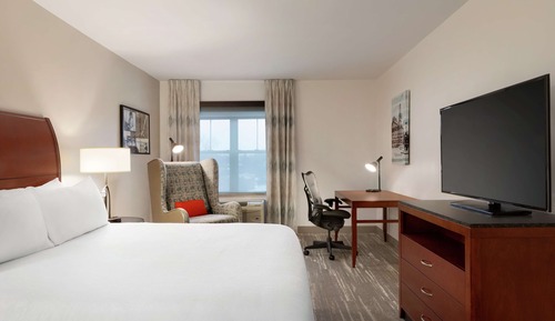 Room, 1 King Bed (Drinks & Snacks)