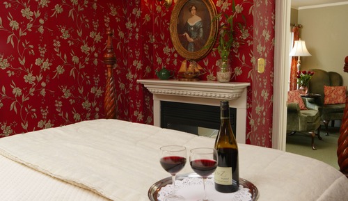 Deluxe Suite, Fireplace (Main)