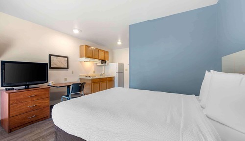 Standard Studio, 1 Queen Bed, Non Smoking, Refrigerator & Microwave