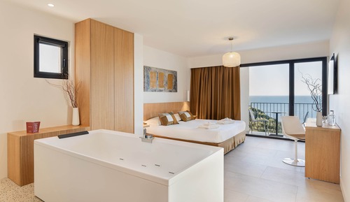 Luxury Room, 1 King Bed, Balcony, Sea View