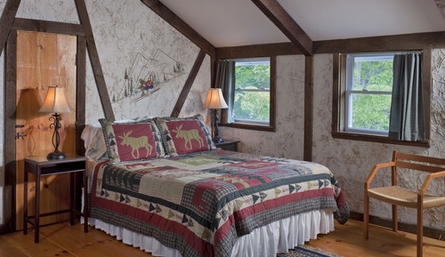 Logan Suite (Using stairs is required for this guest room)