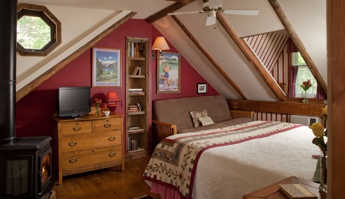 Mountain Room (Using stairs is required for this guest room)