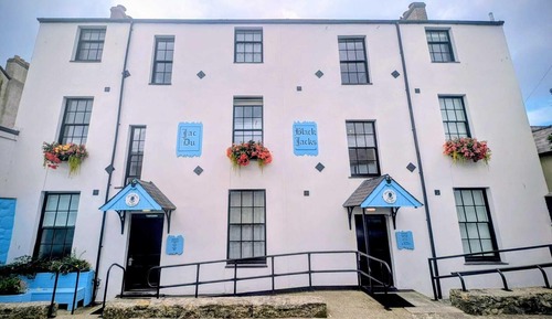 Black Jacks Easy Access Suite Double