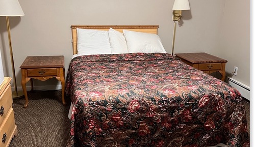 Basic Single Room, 1 Queen Bed