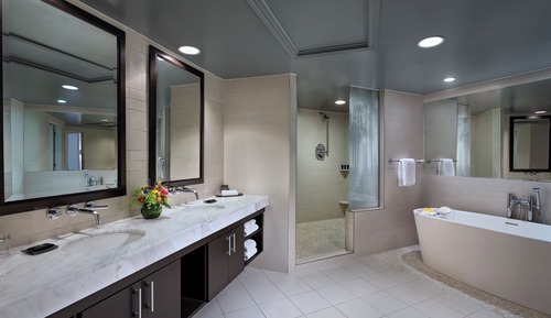 Suite, Patio (ACCESSIBLE SHOWER, MARKET STREET)