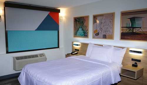 Deluxe Room, 1 Queen Bed, River View