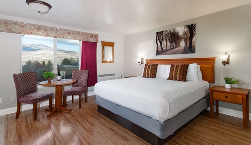 One King Kitchenette