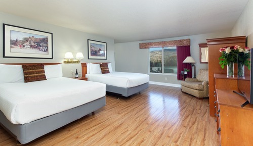 Two Queen Kitchenette