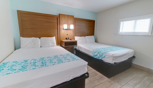 Deluxe Suite, Multiple Beds, Non Smoking, Pool View