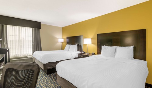 Standard Room, 2 Queen Beds, Accessible, Bathtub