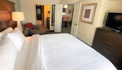 Suite, 1 Queen Bed, Kitchen