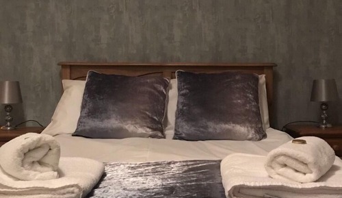 Double Room (Room 2)