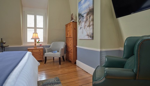 Monomoy Light Room