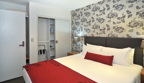 Panoramic Studio Suite, 1 King Bed, Lake View