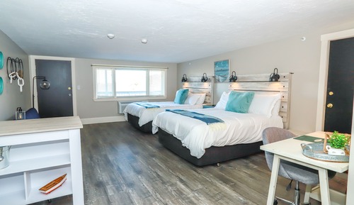 Studio Suite, Multiple Beds, Balcony, Lake View