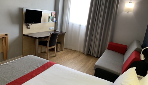 Standard Room, 1 Queen Bed (Free Breakfast)