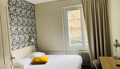 Economy Room