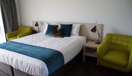 Deluxe Studio, 1 King Bed, Accessible