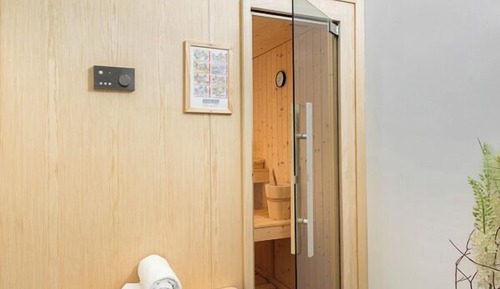 Penthouse Suite with Sauna (pets not allowed)