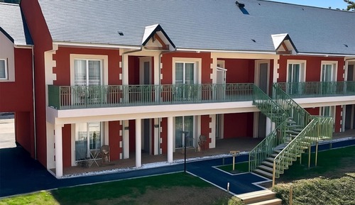 Studio, 1 King Bed, Garden View