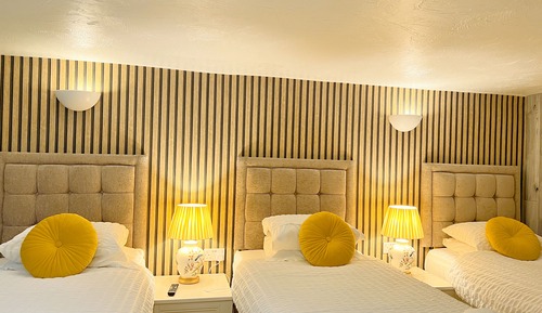 Basic Triple Room, Ensuite (Basement Youth Room)