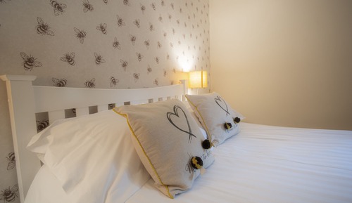 Standard Suite, Ensuite (Shower only, no bath)