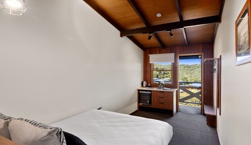 Standard Studio, 1 Queen Bed, Mountain View