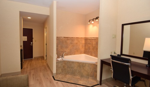Superior Suite, Jetted Tub