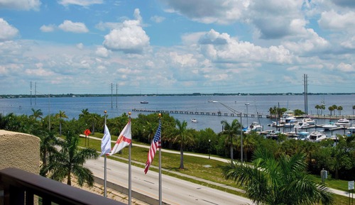 Room, 1 King Bed, Marina View (Balcony)