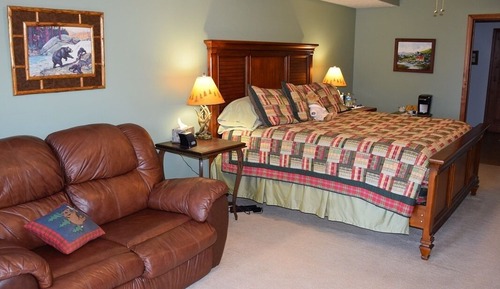 Standard Double Room, Ensuite (Campbell Mountain Suite)