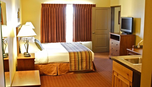 Family Suite (1 King and 2 Bunk Beds)