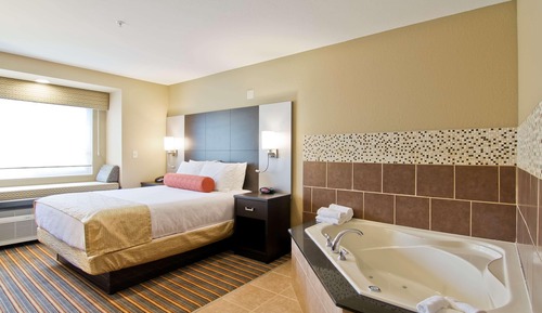 Standard Room, 1 Queen Bed, Non Smoking, Jetted Tub