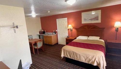 Kitchenette Queen Deluxe Room Smoking
