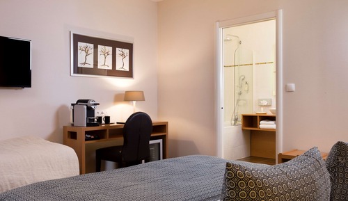 Comfort Room, 1 Queen Bed, Non Smoking (with Single Sofabed)