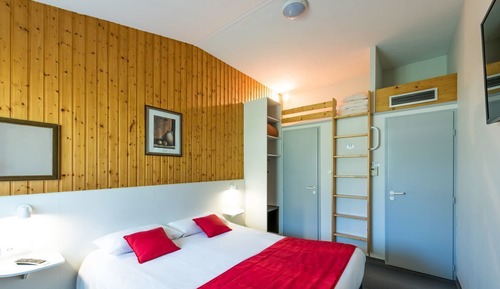 Triple Room 1 double and 1 single bed