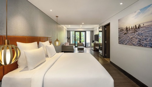 Deluxe Room, 1 King Bed, Garden View (Premium)