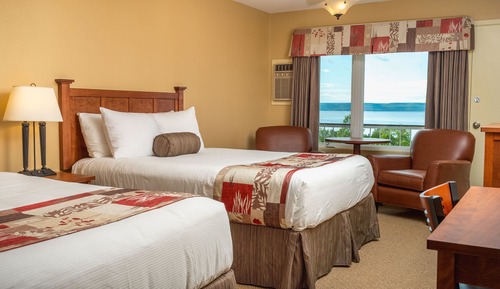 Standard Room, 2 Queen Beds, Lake View