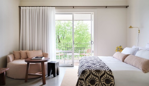 Superior Balcony Sunset - Breakfast, WiFi & Parking Included