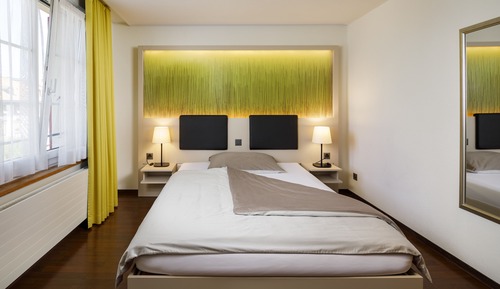 Economy Room (Queen-Size Bed)