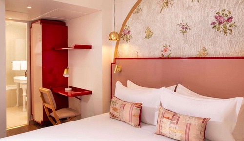 Classic Double Room, Patio (La Singulière)