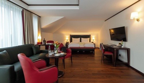 Suite, Partial Lake View