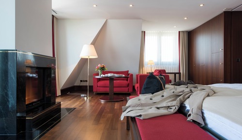 Suite, Partial Lake View