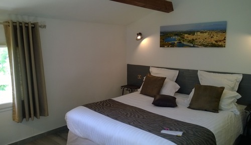 Standard Double Room (shower // douche)