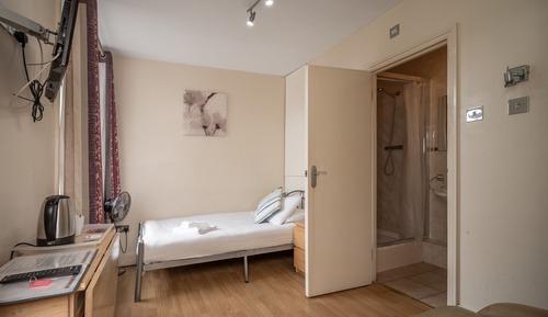 Single Room, Private Bathroom