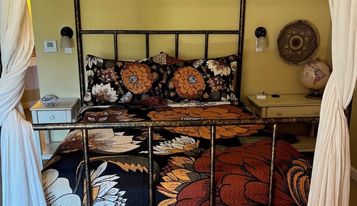 African Orchid / Hot Tub / Fireplace