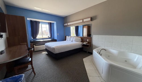Standard Room, 1 Queen Bed, Non Smoking, Hot Tub