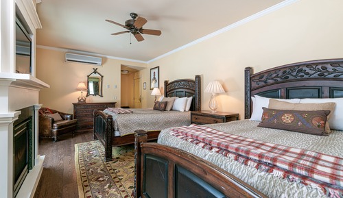  2 Queen Room