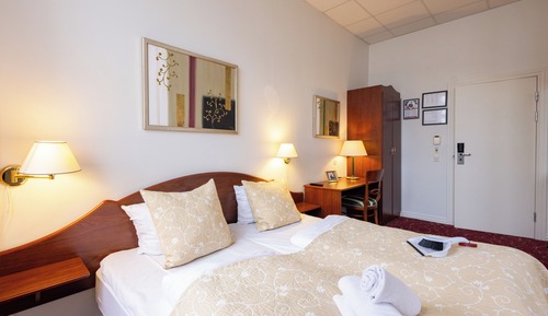 Economy Double Room, 1 Large Twin Bed (140 cm)